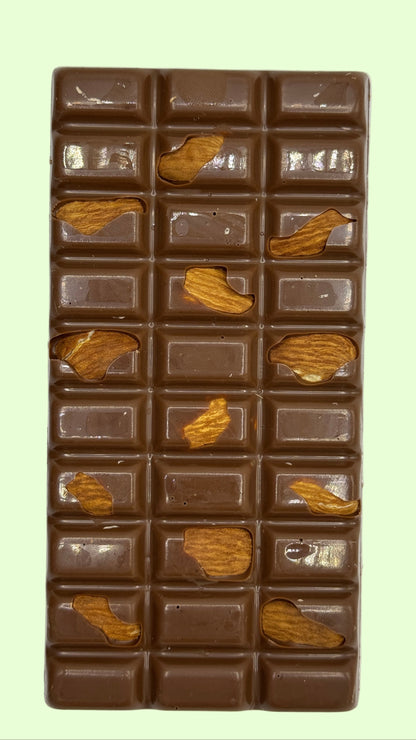 Chocolate bar with cashews