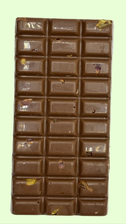 Chocolate bar with cashews
