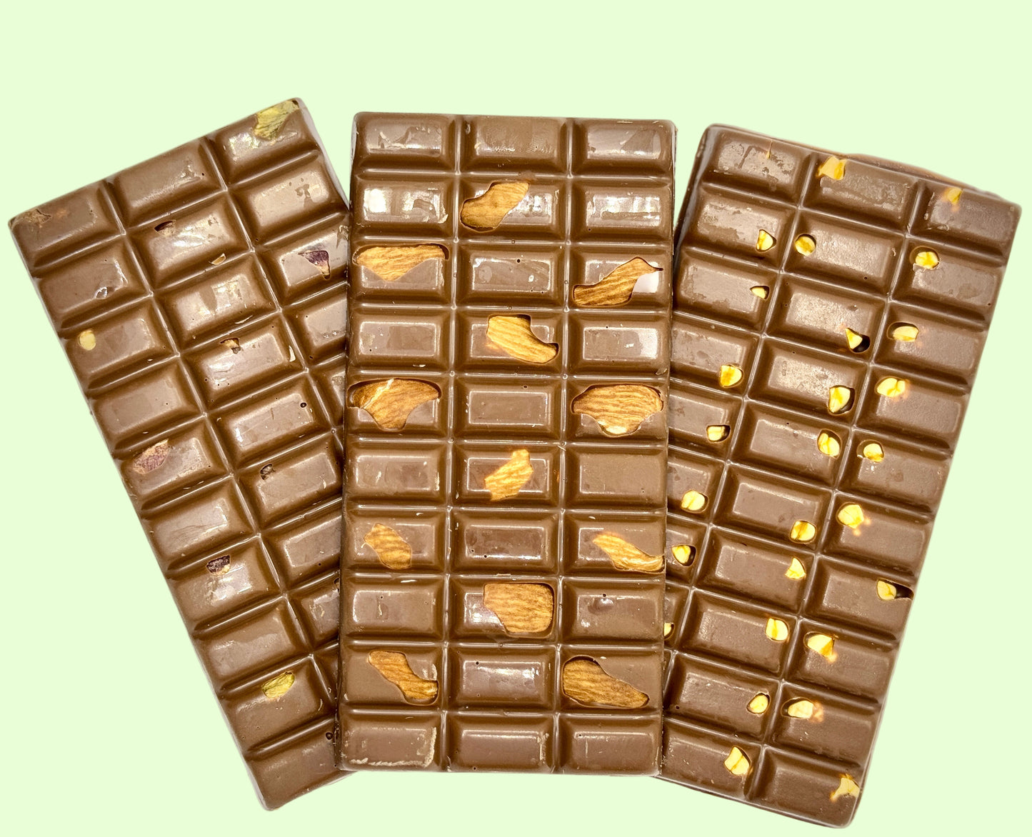 Chocolate bar with cashews