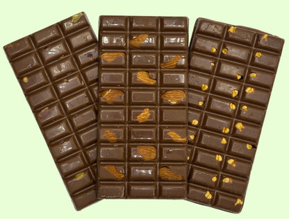 Chocolate bar with cashews