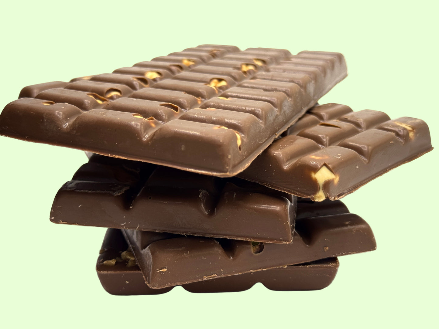Chocolate bar with cashews